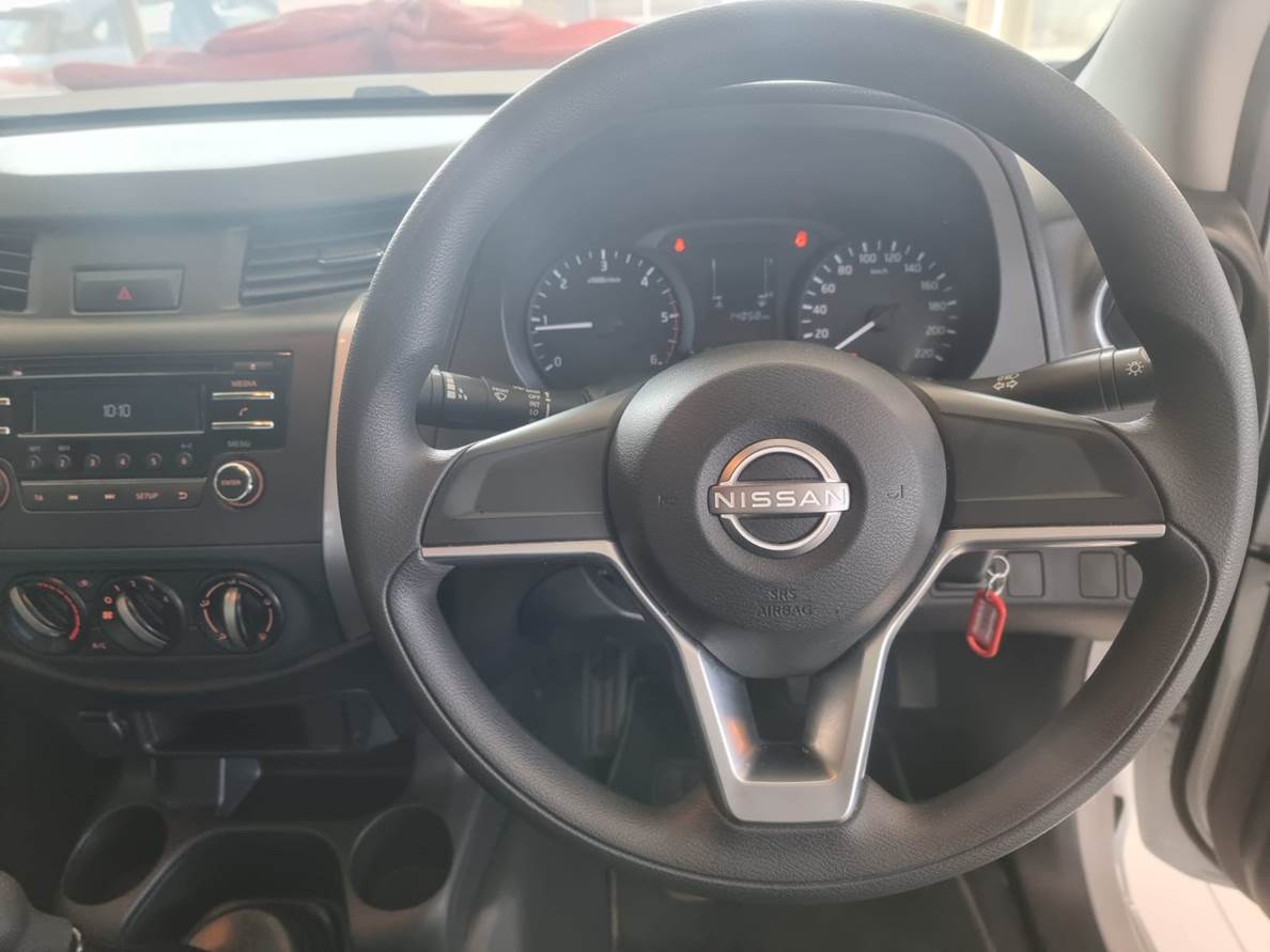 2025 Nissan Navara 2.5 DDTi XE