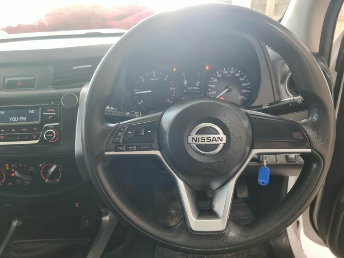 2022 Nissan Navara 2.5 DDTi SE