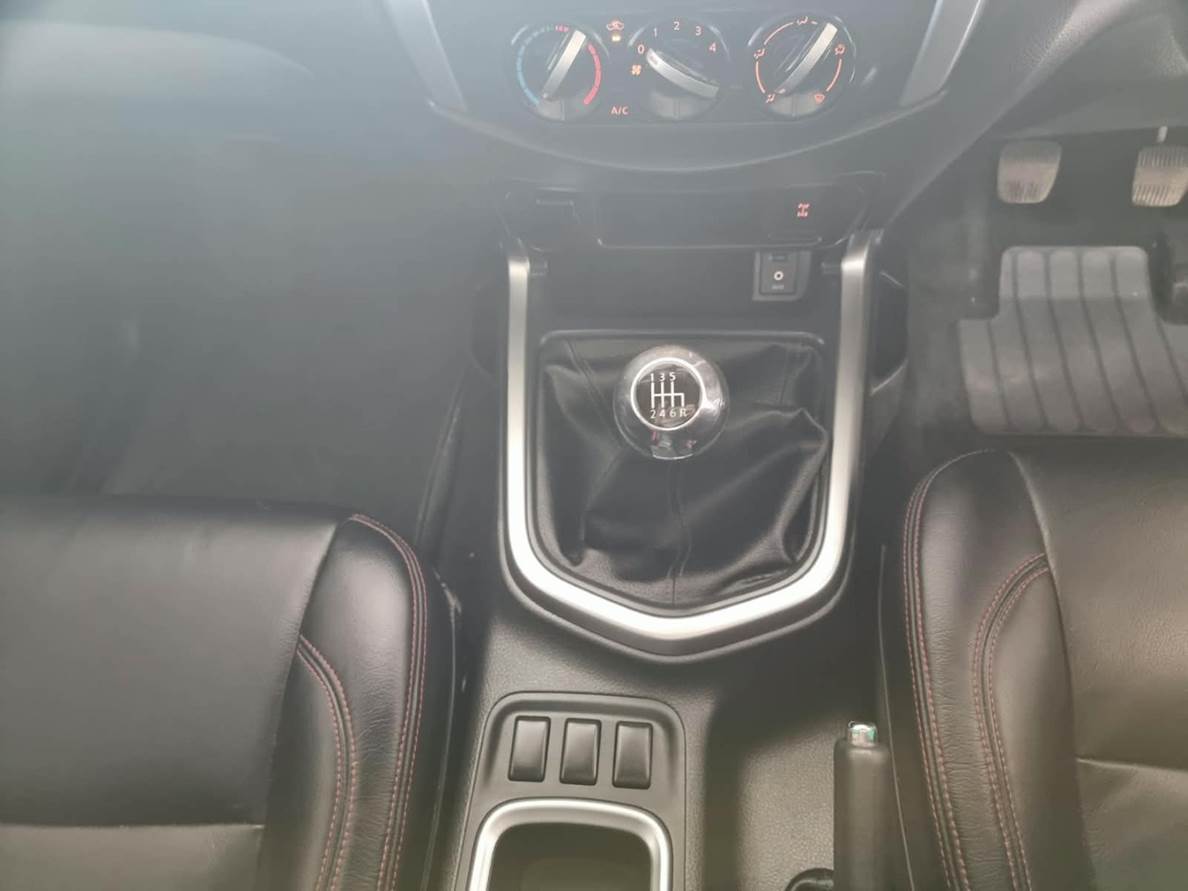 2022 Nissan Navara 2.5 DDTi SE