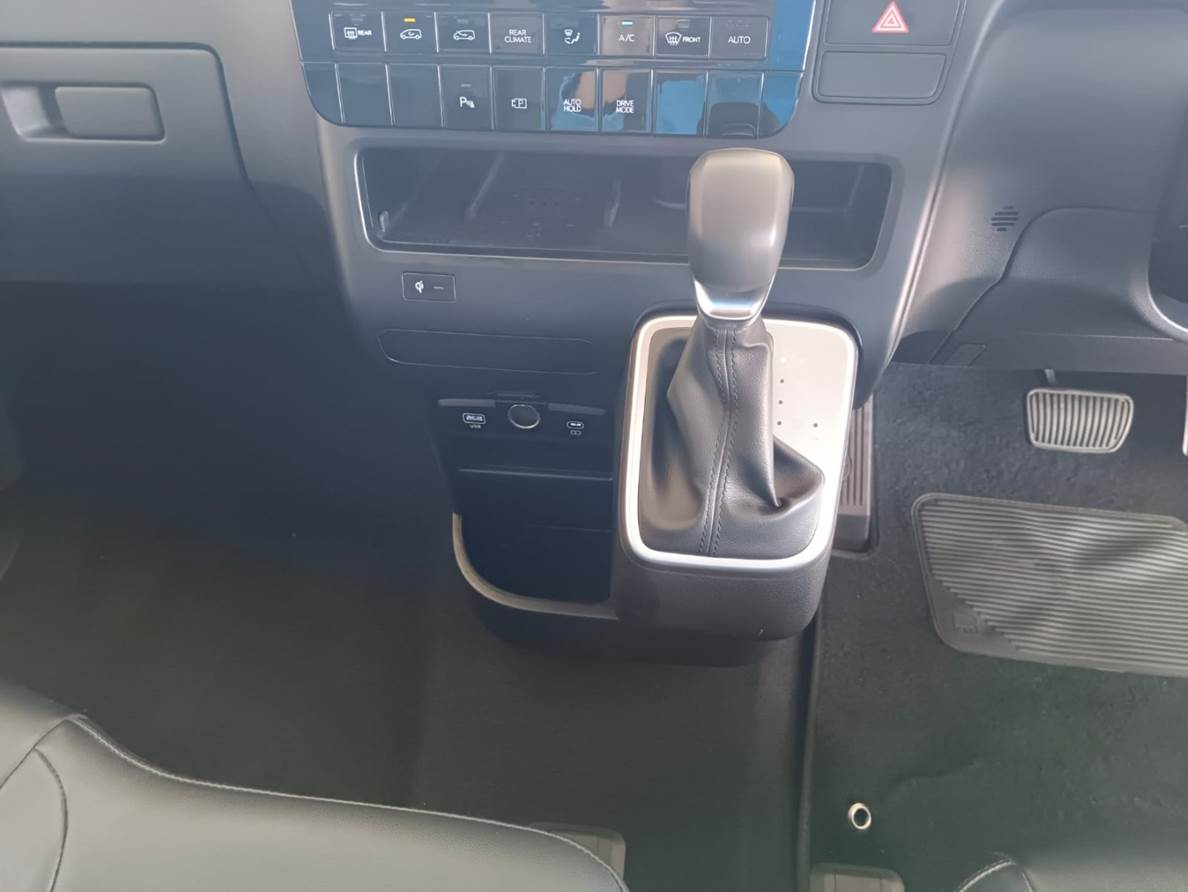2024 Hyundai Staria 2.2D Executive (9 Seater)