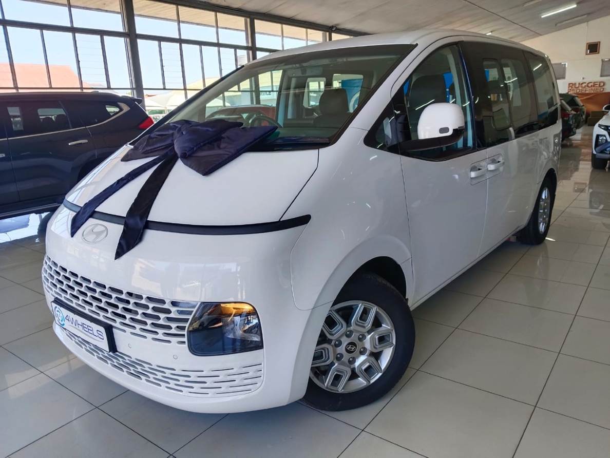 2024 Hyundai Staria 2.2D Executive (9 Seater)