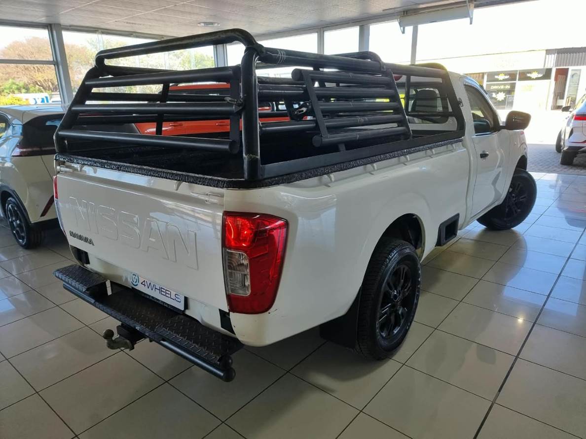 2022 Nissan Navara 2.5 DDTi SE