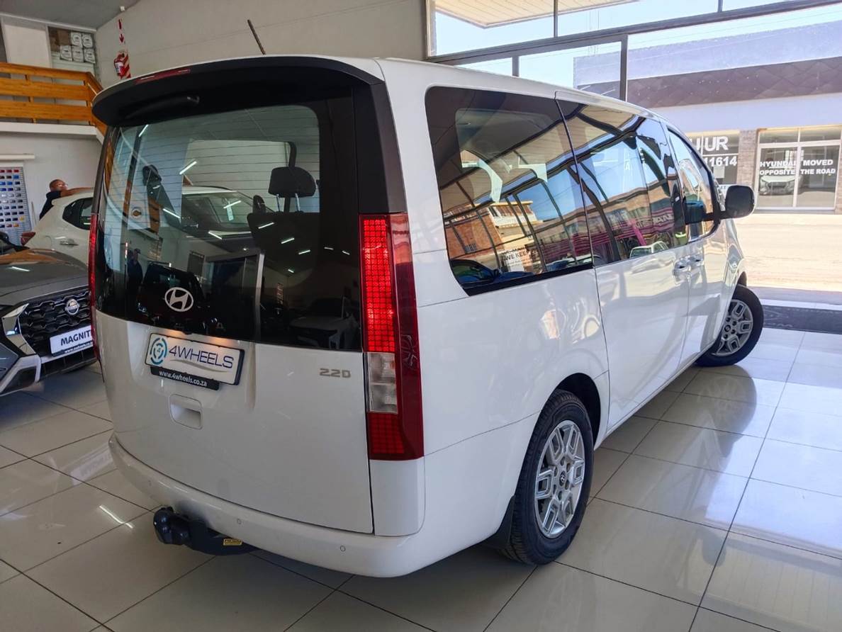 2024 Hyundai Staria 2.2D Executive (9 Seater)
