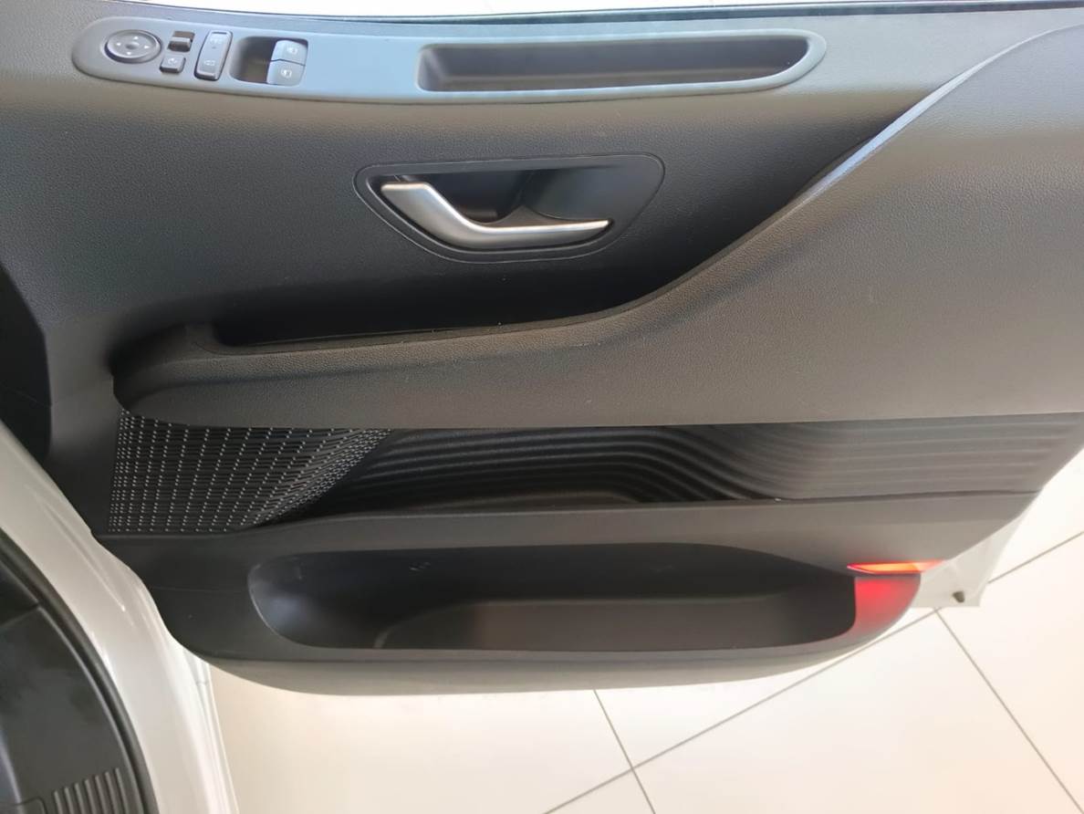 2024 Hyundai Staria 2.2D Executive (9 Seater)